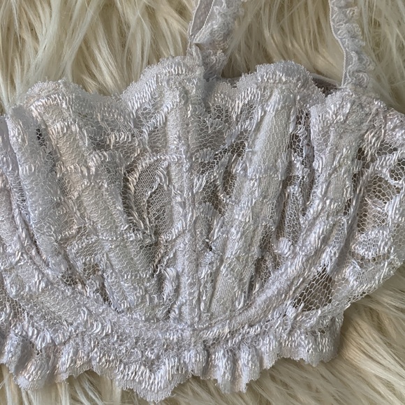 💕Shirley By Hollywood White Lacey Underwire Shelf Bra Size 34💕 - Picture 4 of 9